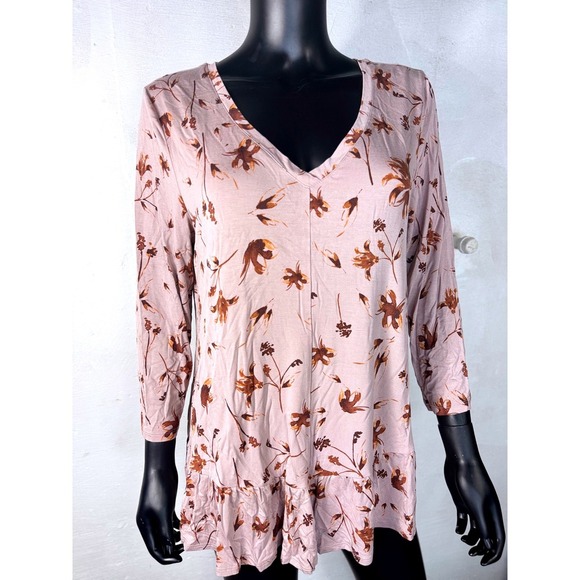 LOGO Lori Goldstein Women's Floral Print V-Neck Ruffle Hem 3/4 Sleeve Top - Picture 1 of 11